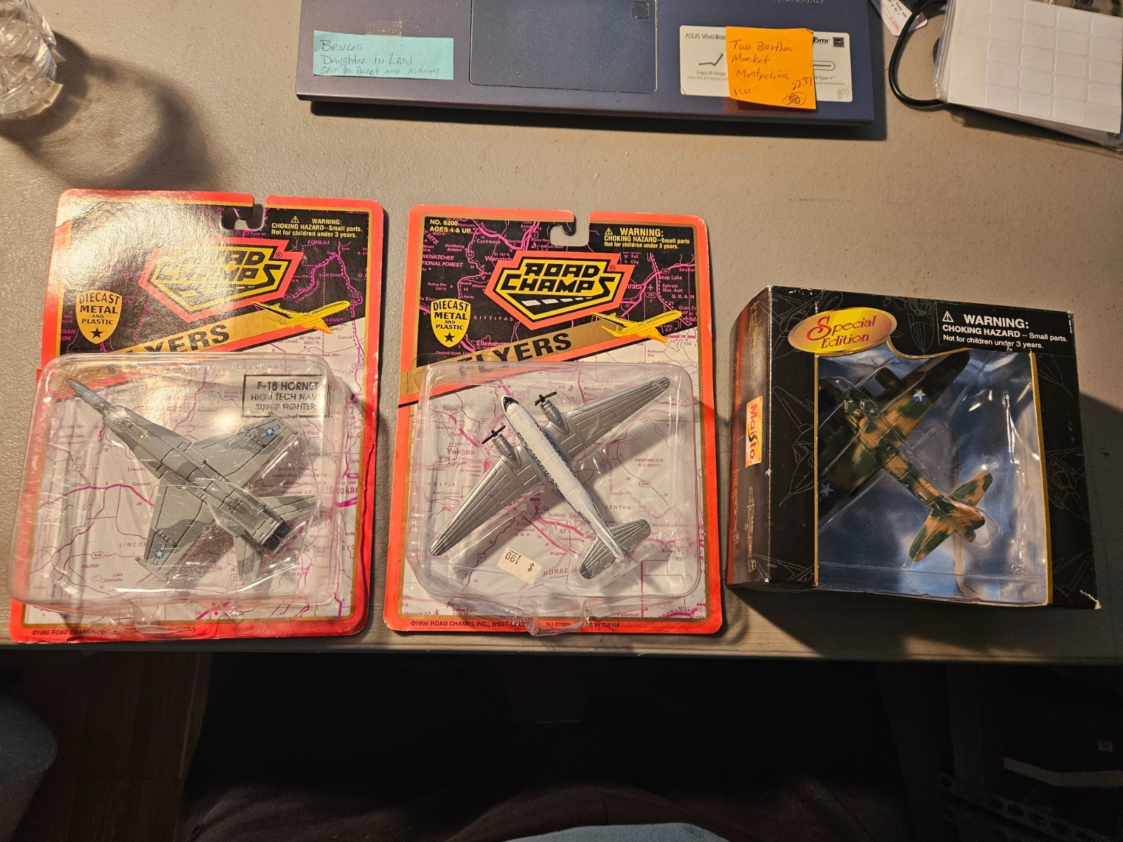 LOT OF 3 AIRPLANES 2 – 1996 ROAD CHAMPS F-18 + PAN-AM AND MAISTO ARMY PROP PLANE