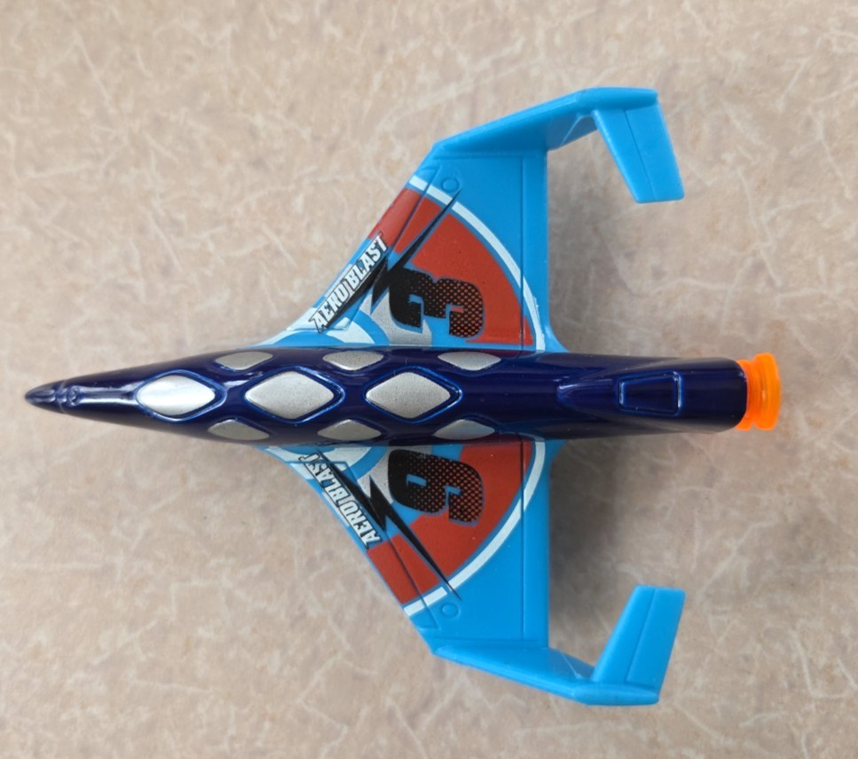 2011 Matchbox Die-Cast aero Blast SB102 V9352