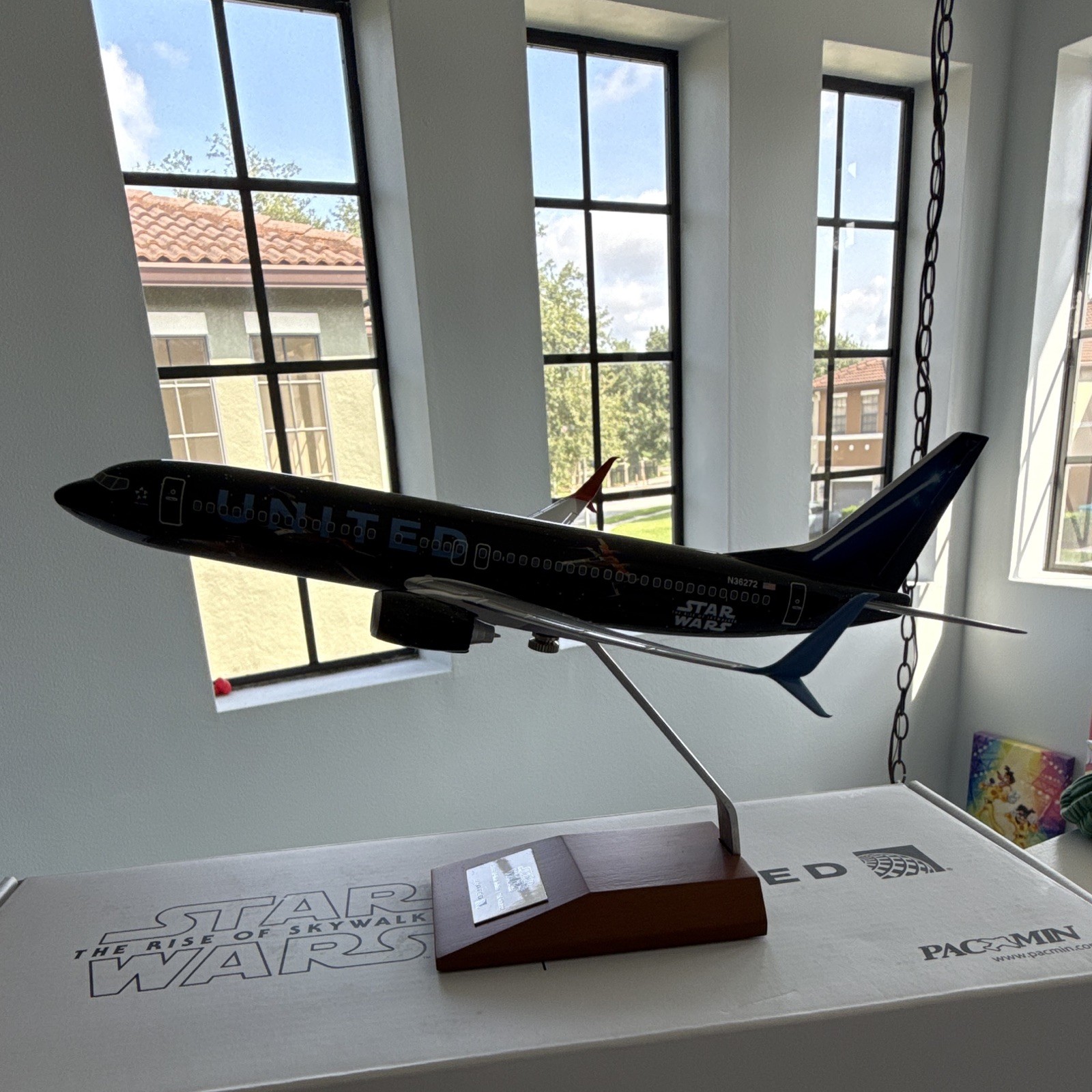 Pacmin United Airlines Star Wars Rise of Skywalker Boeing 737 1:144