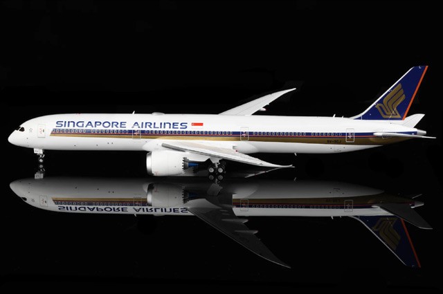 L2039 SQ Wings 787-10 Dreamliner 1/200 Model 9V-SCJ Singapore Airlines