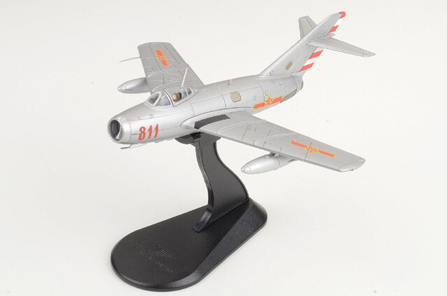Hobby Master 1/72 MiG-15 Fagot Airplane Red 811 CPVAF 72nd GvIAP