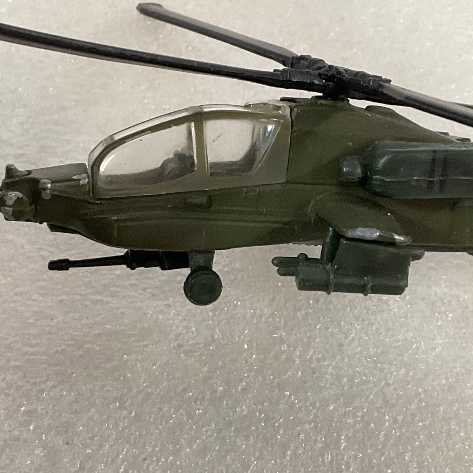 Maisto AH-64 Apache Helicopter Diecast Model 7in United States Army Green