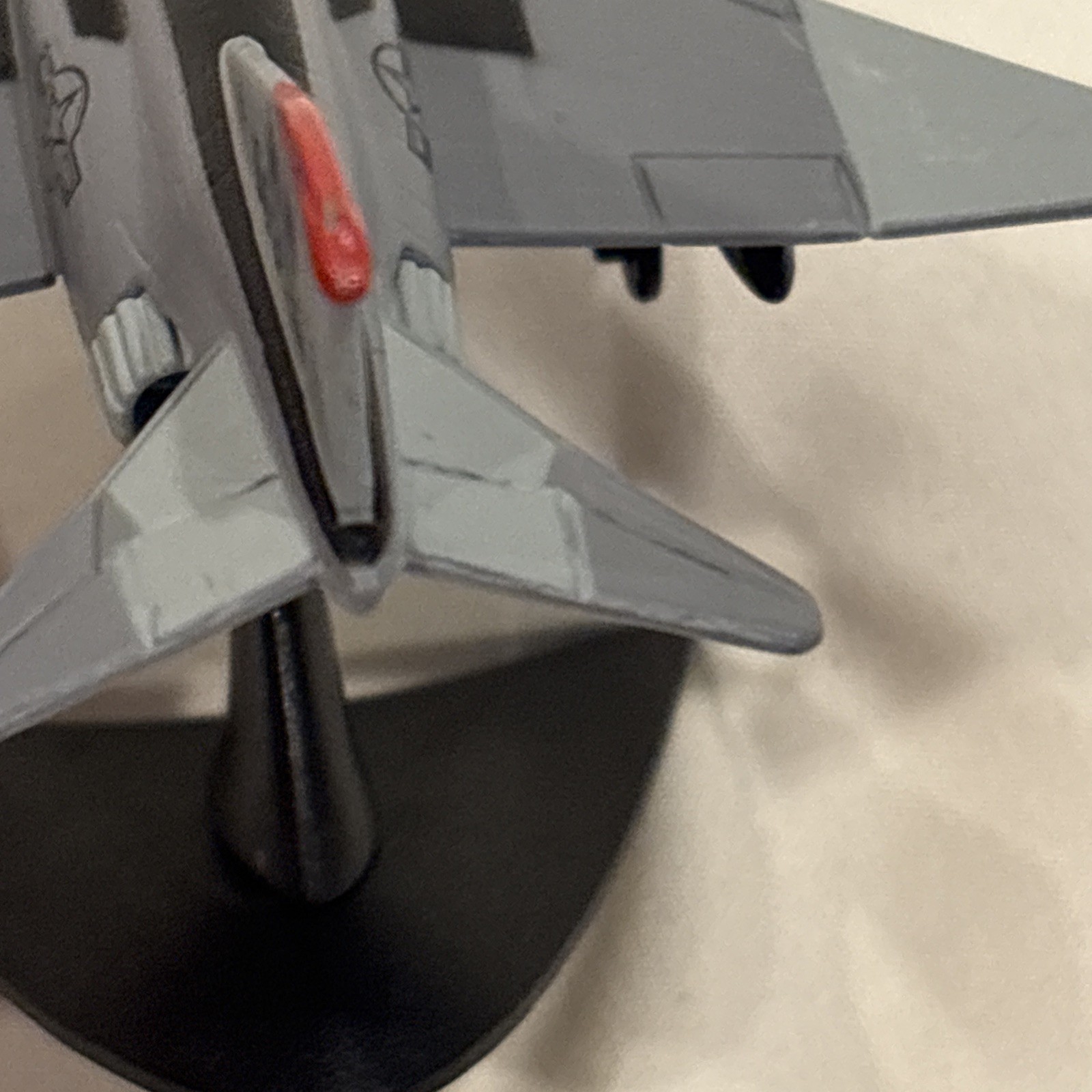 MAISTO TAILWINDS – F-4J PHANTOM II – FIGHTER PLANE – DIECAST AIRPLANE w/Stand