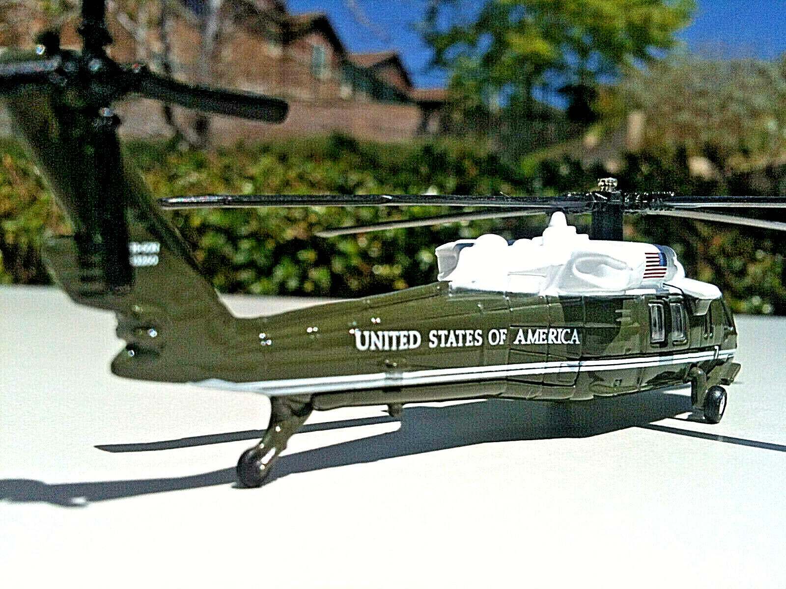 Corgi VH-60N Black Hawk Marine One President Helicopter Showcase Die-cast 1:140