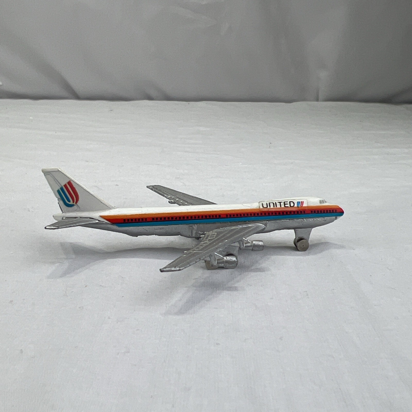 Zee Toys United Airlines Dyna-Flites Diecast Boeing 747 Jet Airplane A105 3.75″