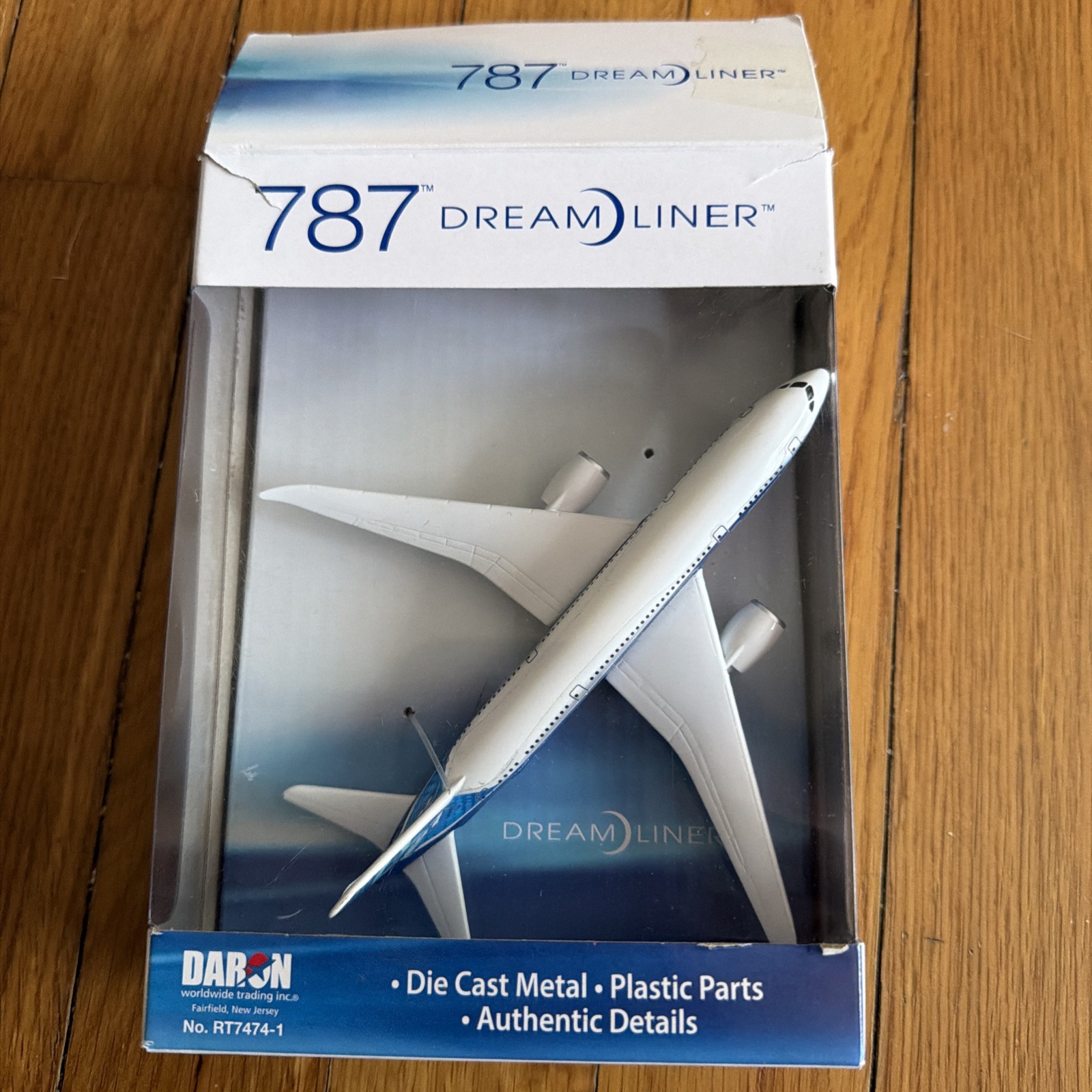 Boeing 787 DreamLiner Airplane 5″ Wingspan Daron Toys Die-cast Used W Box Nice