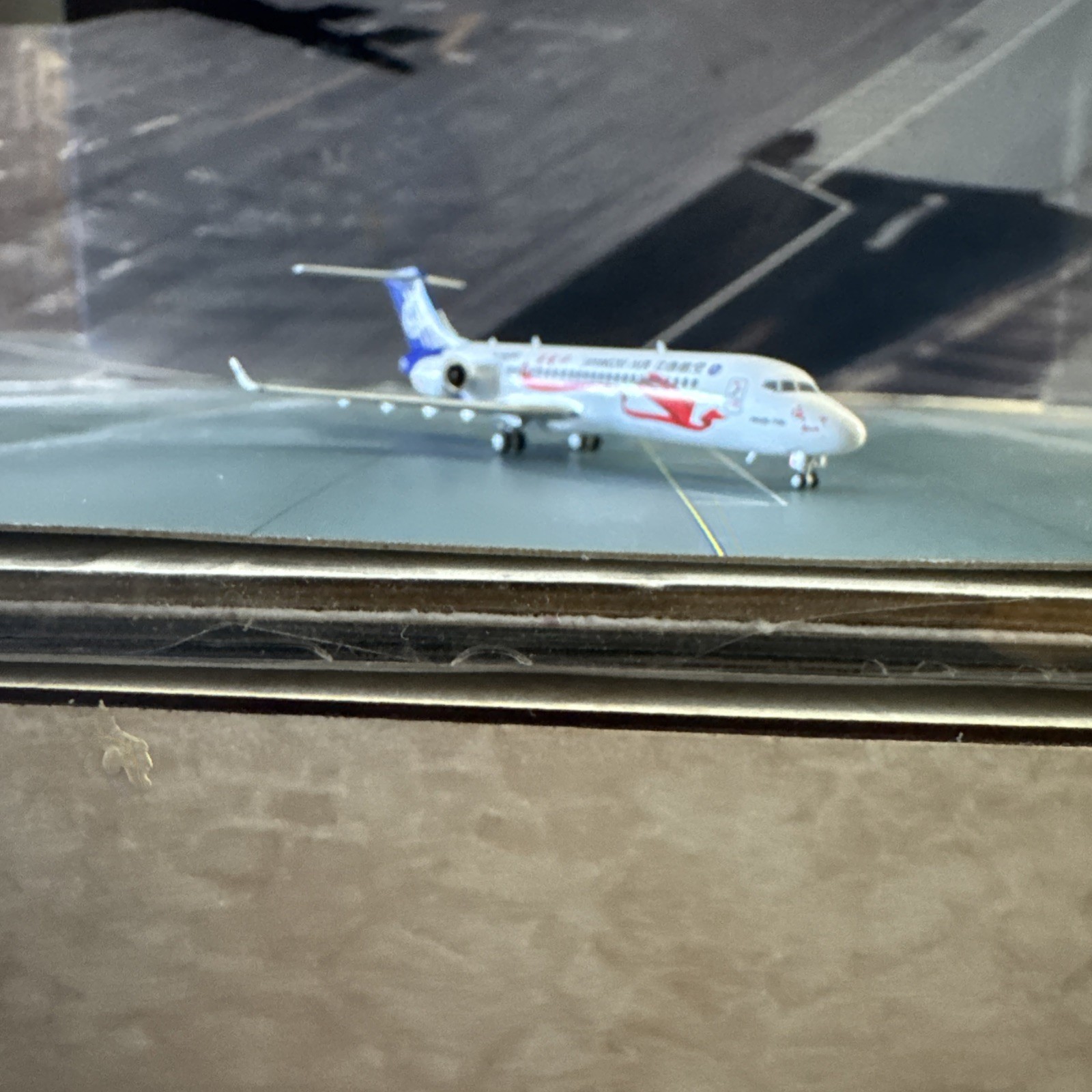 NG 1:400 scale die-cast model Jiangxi Air ARJ21-700 commercial airliner B-605V
