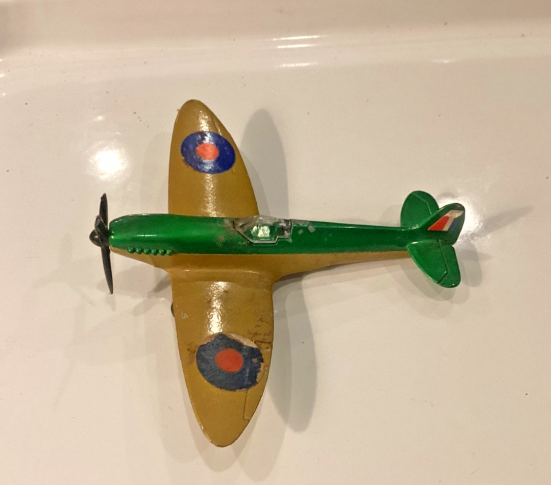 Matchbox 1973 Skybuster Spitfire SB-8 Lesney 3″ Die-Cast Gold Plane England
