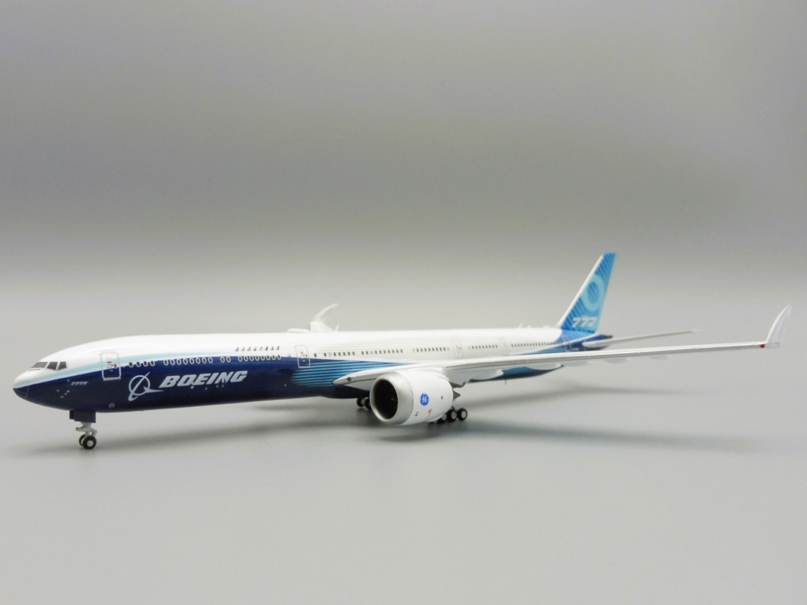 Boeing 777-9 House Colours 1/400 JC Wings LH4160X 777 Folded Wingtips N779XW