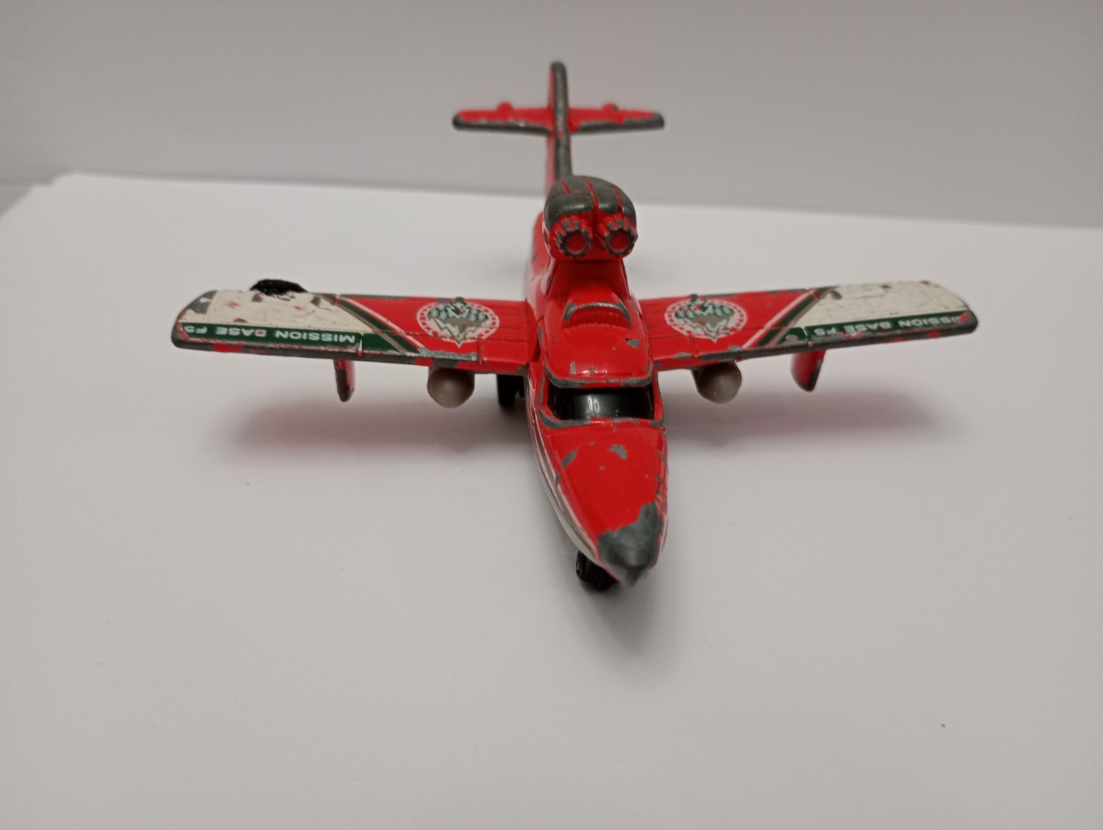 VINTAGE 2001 MATCHBOX SKY BUSTERS MISSION BASE F5 SEARCH PLANE 4″ DIECAST TOY