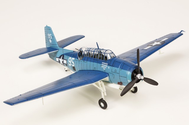 24221-42 Motor City Classics TBM Avenger 1/72 Model White 95 USN VT-2