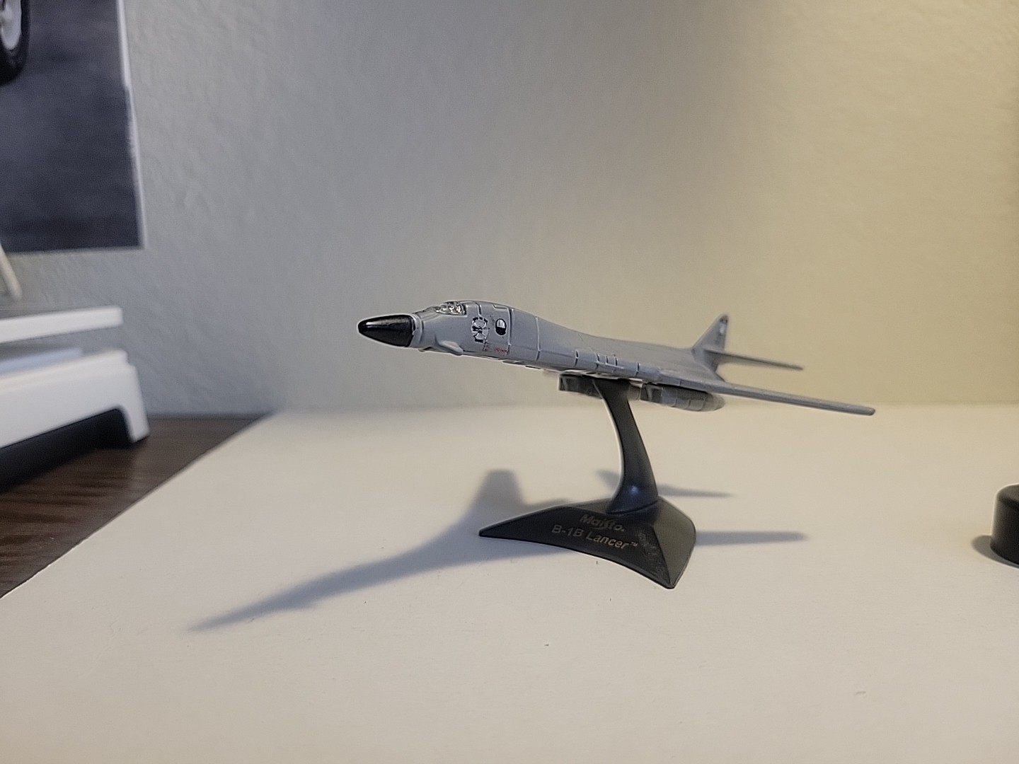 Maisto B-1B Lancer Bomber Supersonic Rockwell Jet Airplane NO LANDING GEAR