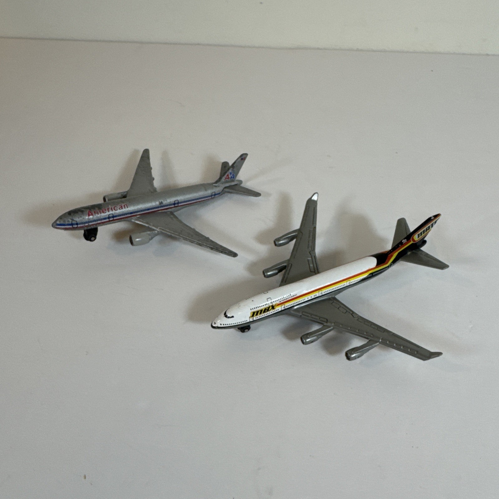 AMERICAN AIRLINER – SB13 DC-10 PASSENGER PLANE,DIE CAST METAL TOY MATCHBOX PLANE