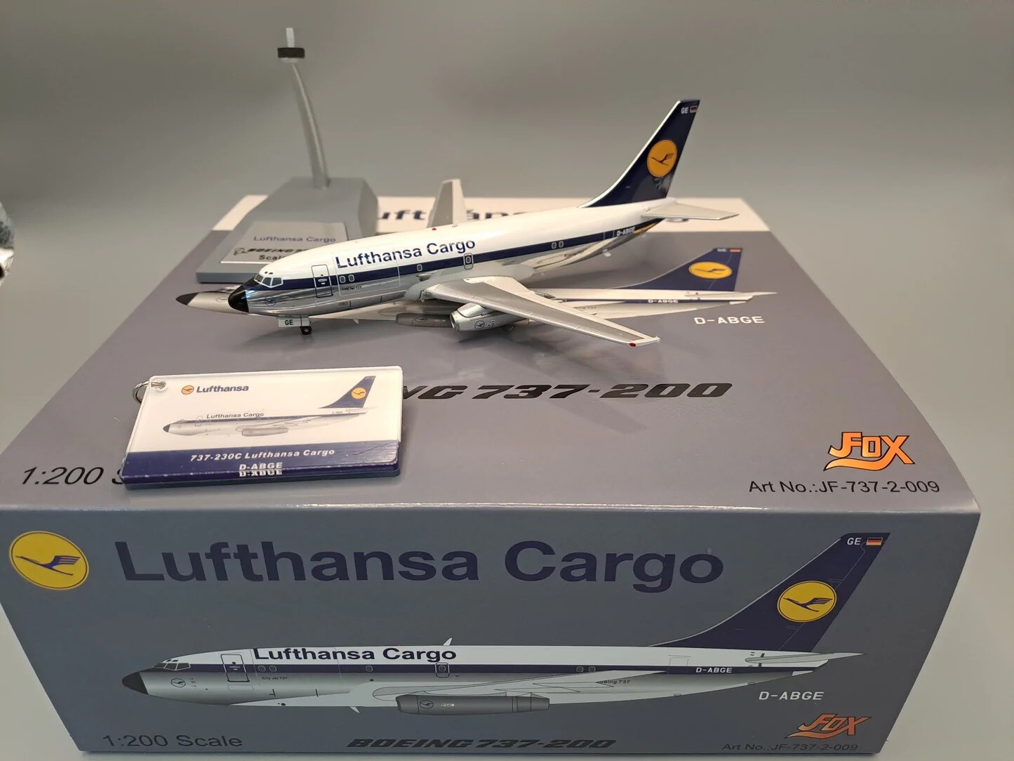 BOEING 737-230C LUFTHANSA CARGO REG: D-ABGE WITH STAND – JFOX JF-737-2-009 1/200