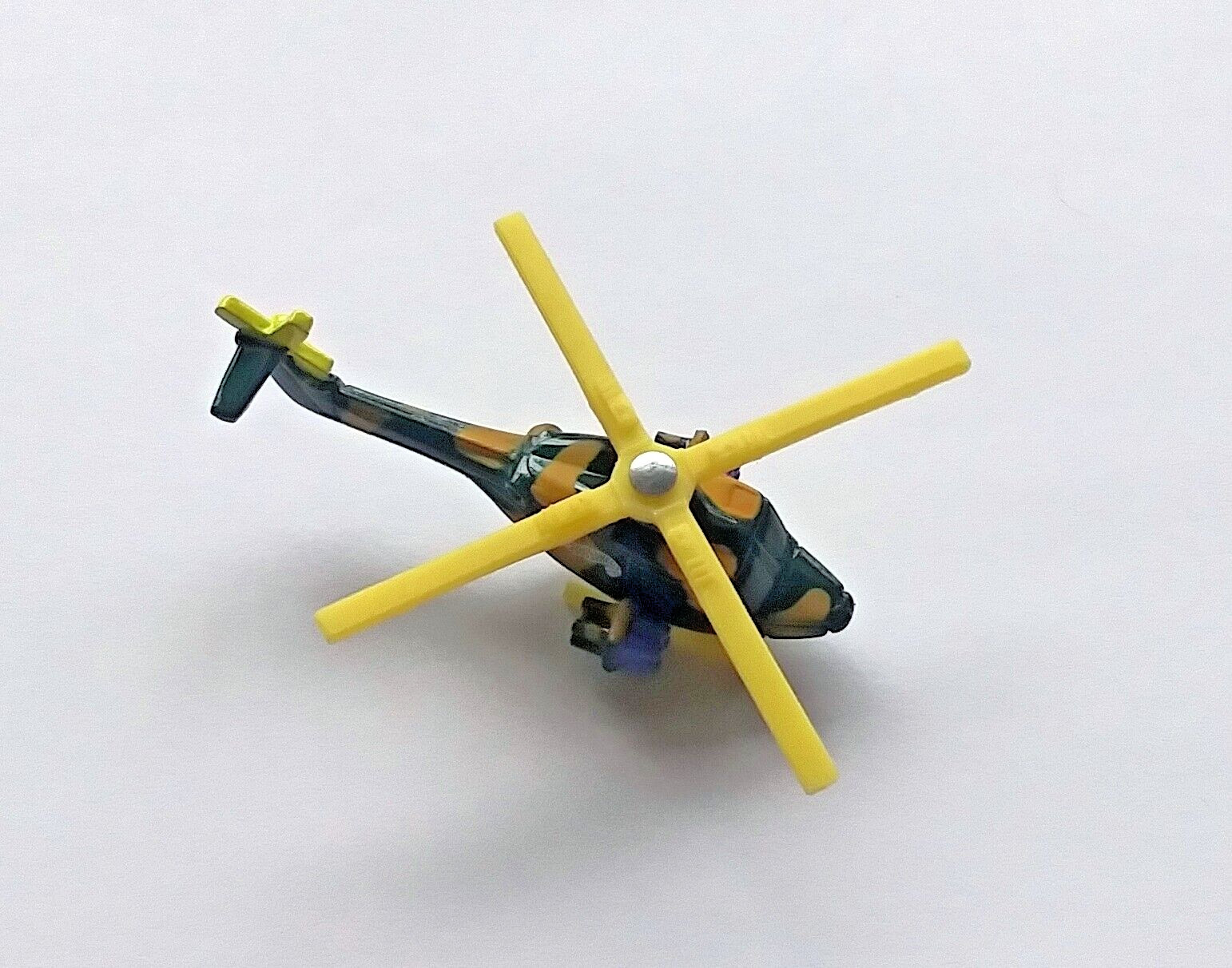 Hot Wheels Micro Lynx Helicopter Gunship, a VERY Unusual Color Version Chopper
