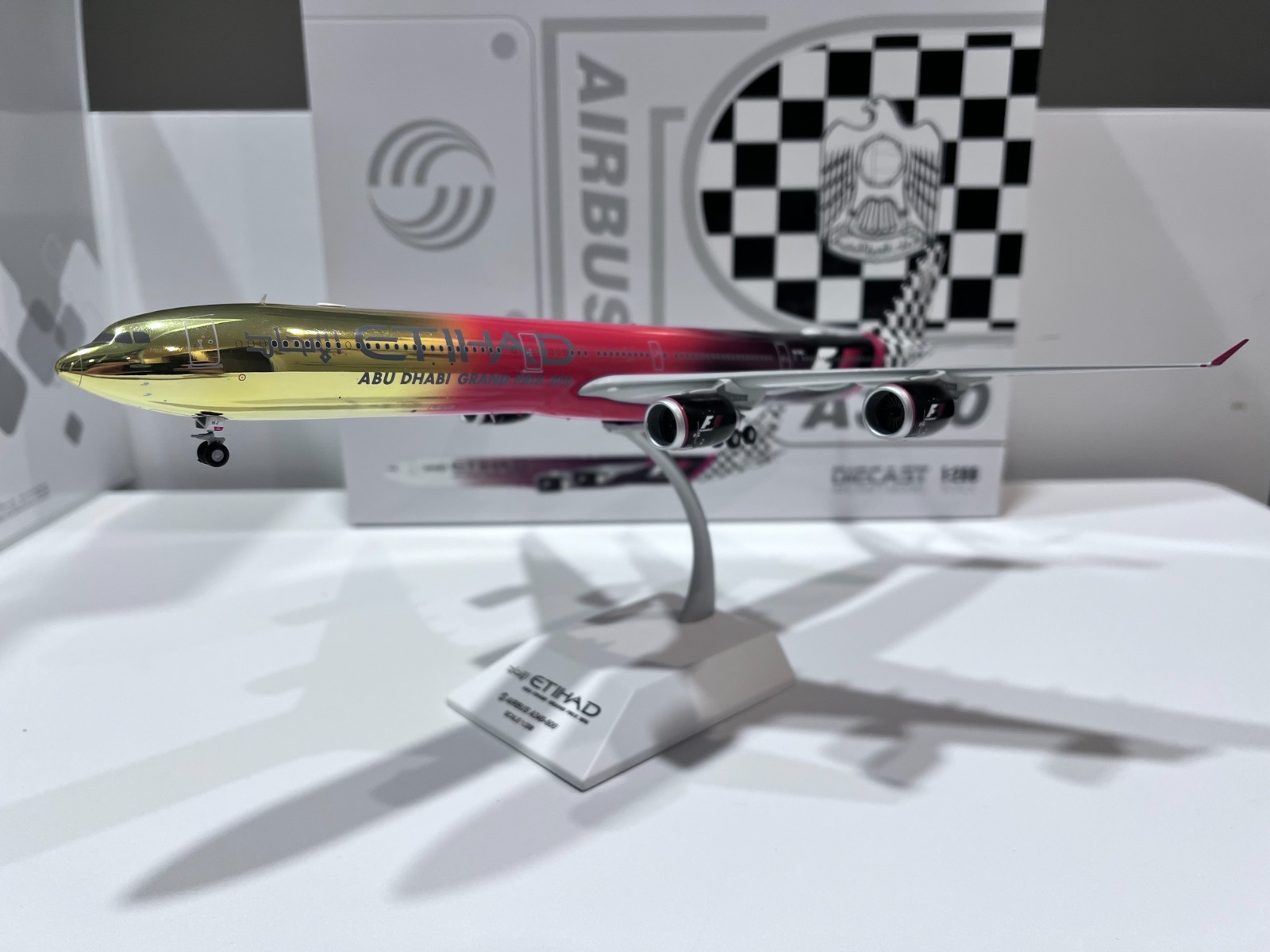 JC Wings 1:200 Etihad Airbus A340-600 Formula One F1 GOLD limited edition A6-EHJ