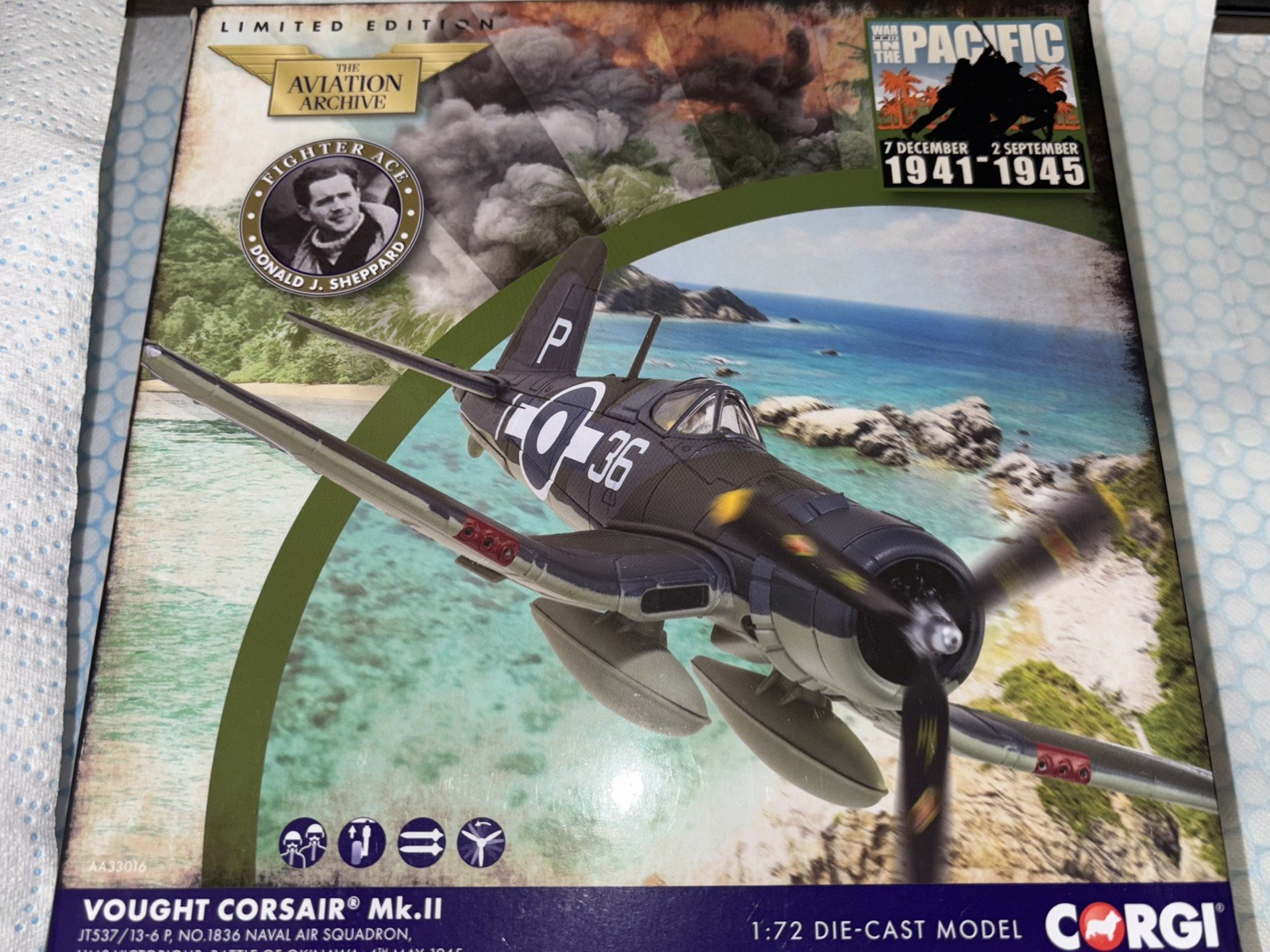 CORGI AVIATION AA33016 VOUGHT CORSAIR MK.II NO 1836 N.A.S HMS VICTORIOUS 1945