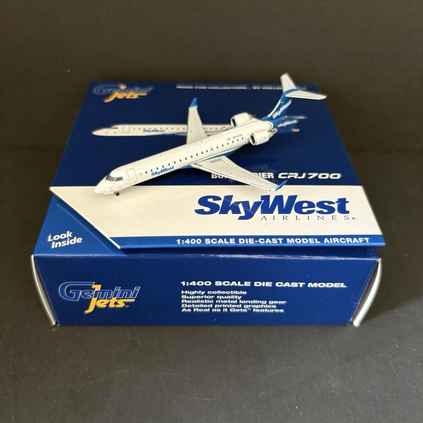 GeminiJets 1:400 SkyWest Airlines Bombardier CRJ-700 N604SK GJSKW1265 Airplane