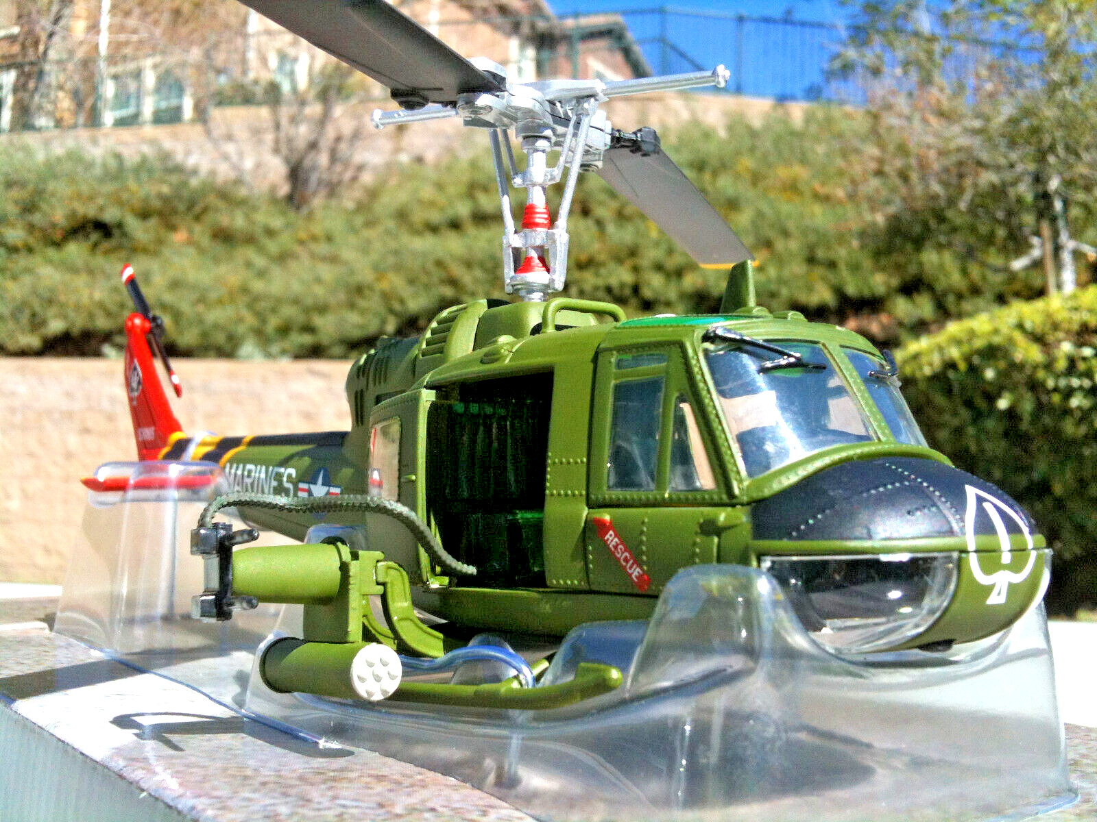 Corgi Bell UH-1E Huey Assault Helicopter USMC HMLA-267 Camp Pendelton, CA 1:48
