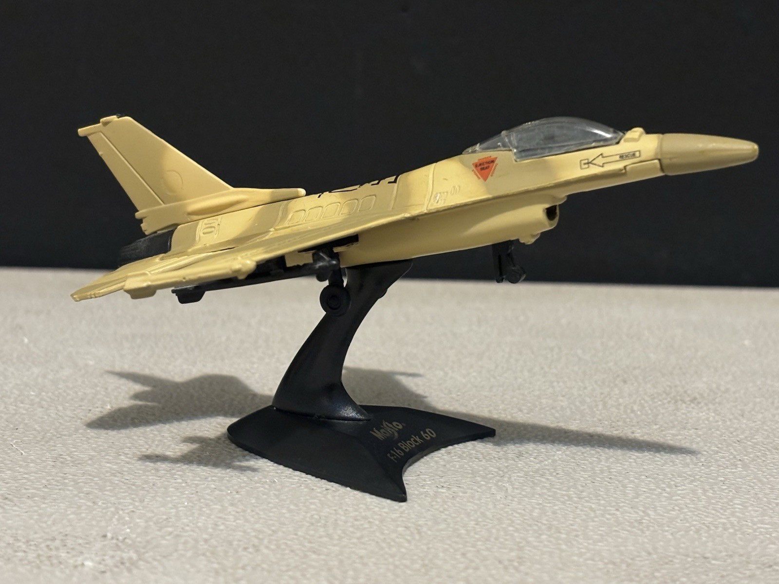 Maisto Diecast Set Of F-16 Night Falcon & F-16 Block 60 Out Of Blister