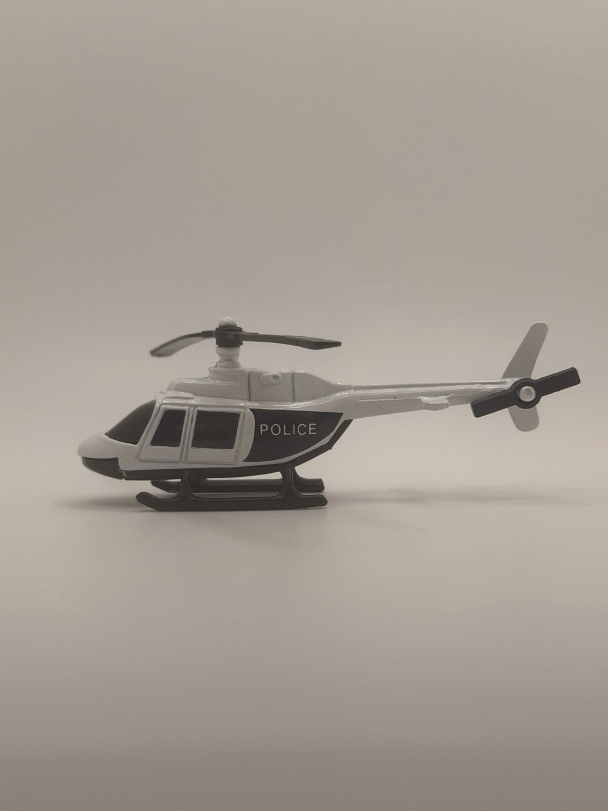 Maisto Diecast Police Helicopter White & Black 1:64 Scale