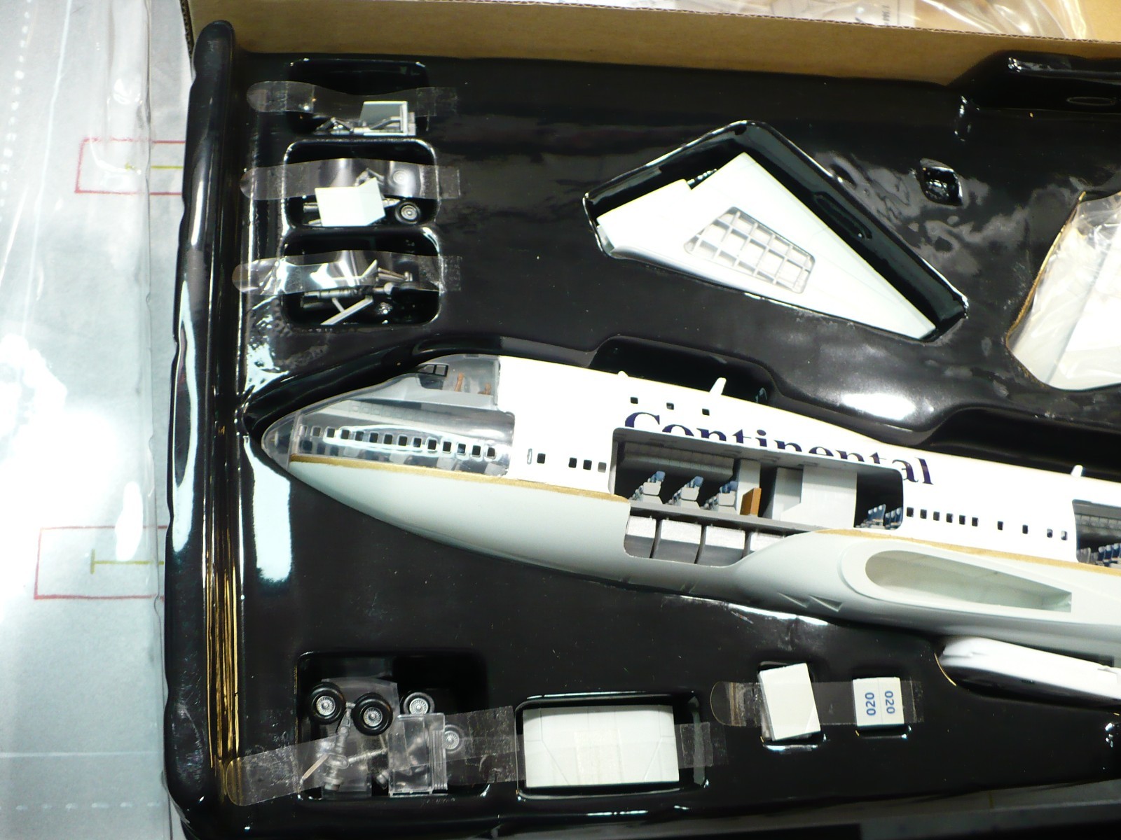 1:144 Dragon Project Cutaway CUSTOM Continental Boeing 747-100 N78020