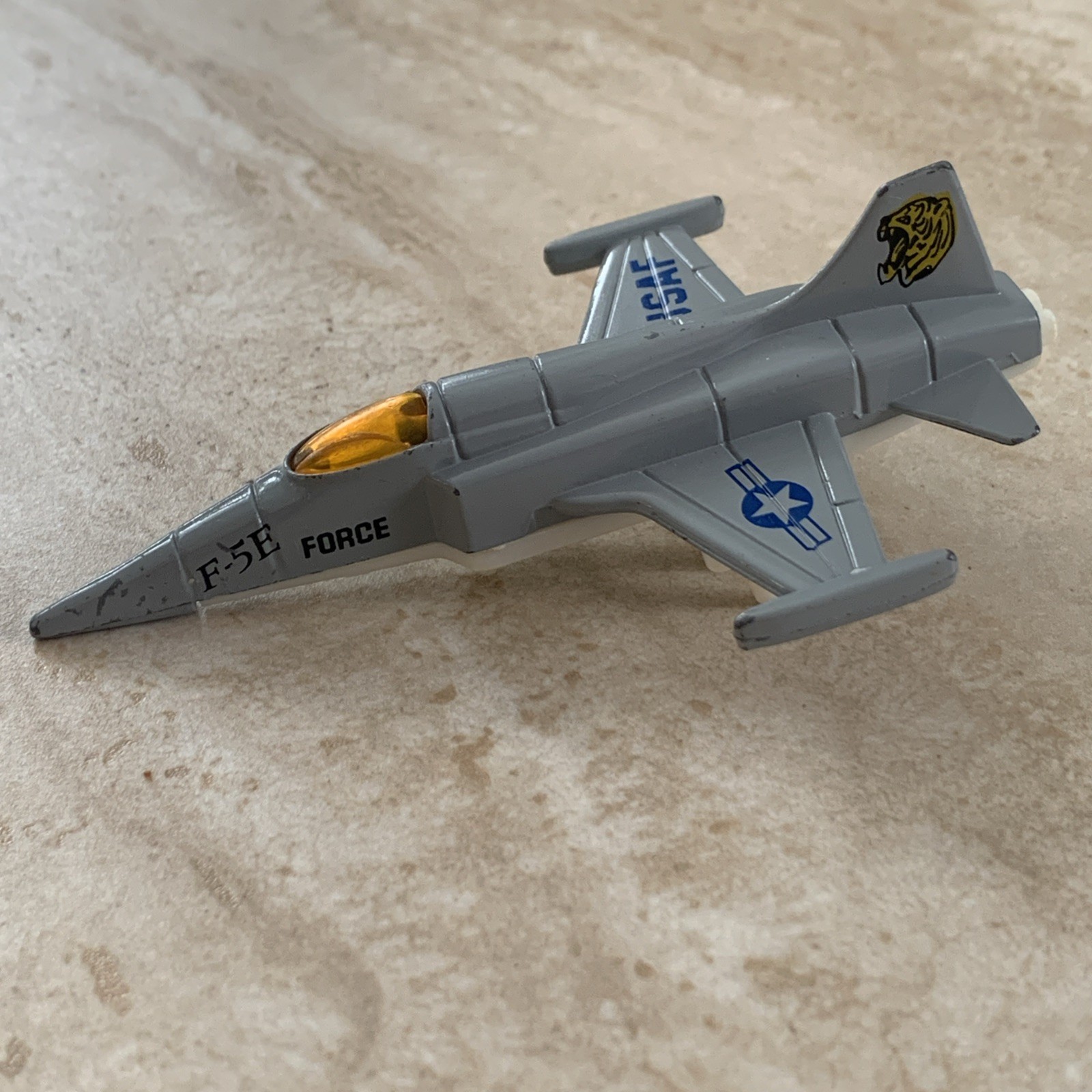 F-15 Eagle – USAF Airplane F5A Freedom Missing Wheels