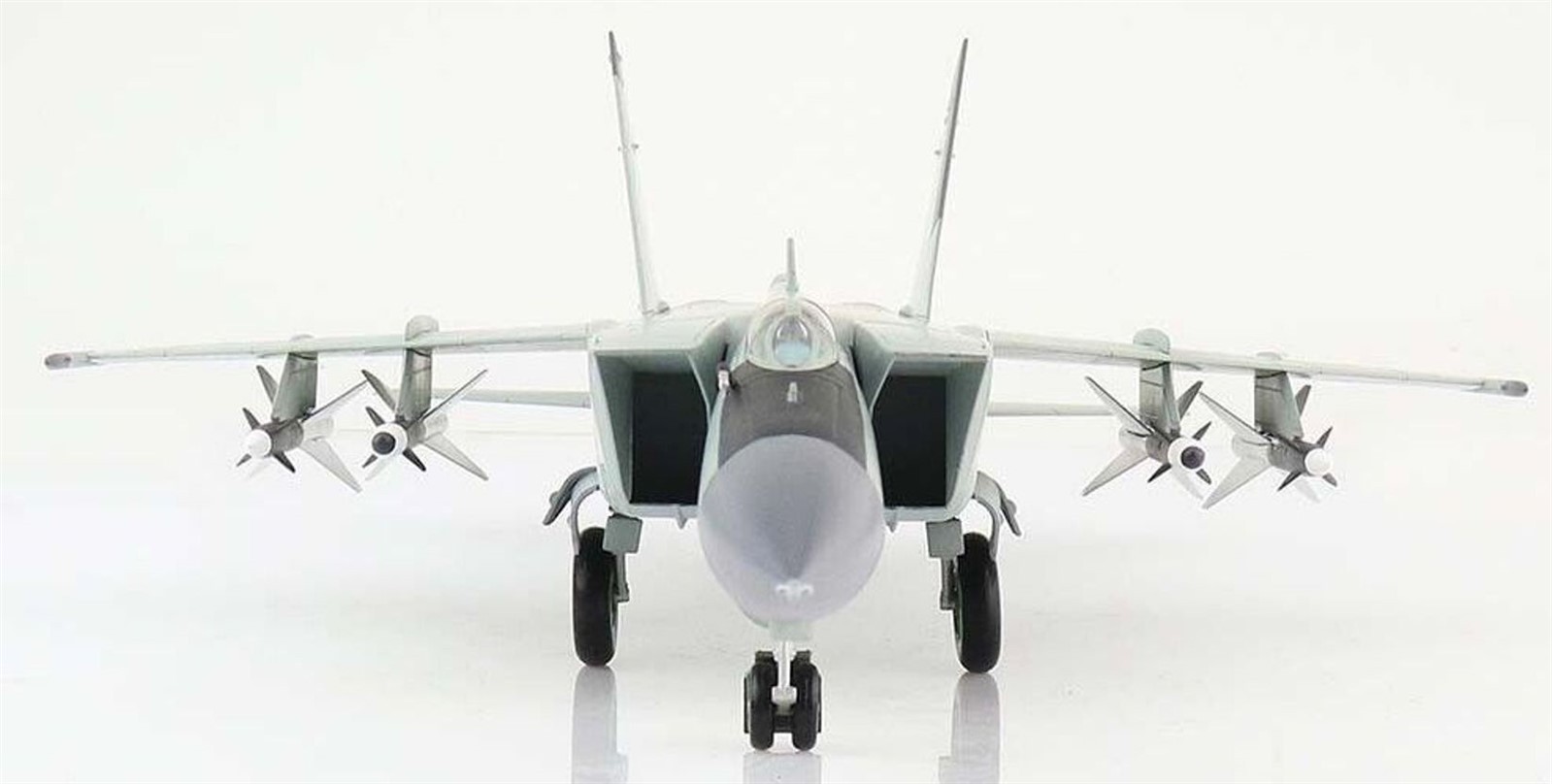 Hobby Master 1/72 MiG-25PD Foxbat-E Soviet 146th GvIAP, Blue 56 Ukraine ha5608