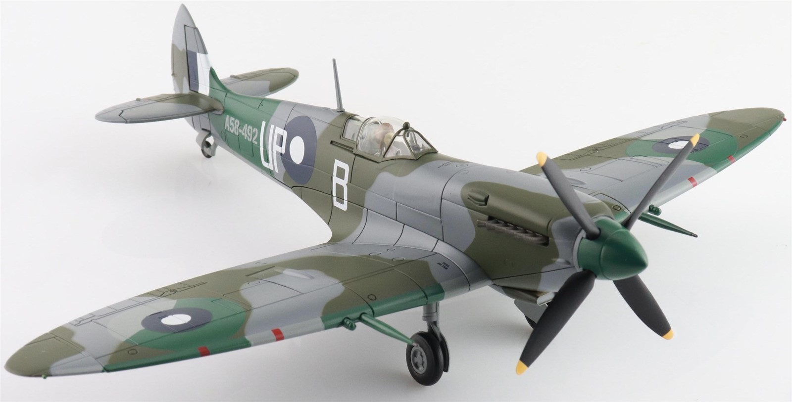 Hobby Master 1/48 Spitfire MK.VIII Mac III UP-B/A58-492 RAAF Hugh Kennare HA8327