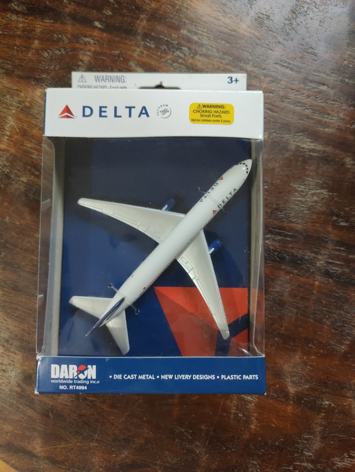 DARON DELTA NO. RT4994 DIE CAST METAL REPLICA PLANE New Sealed
