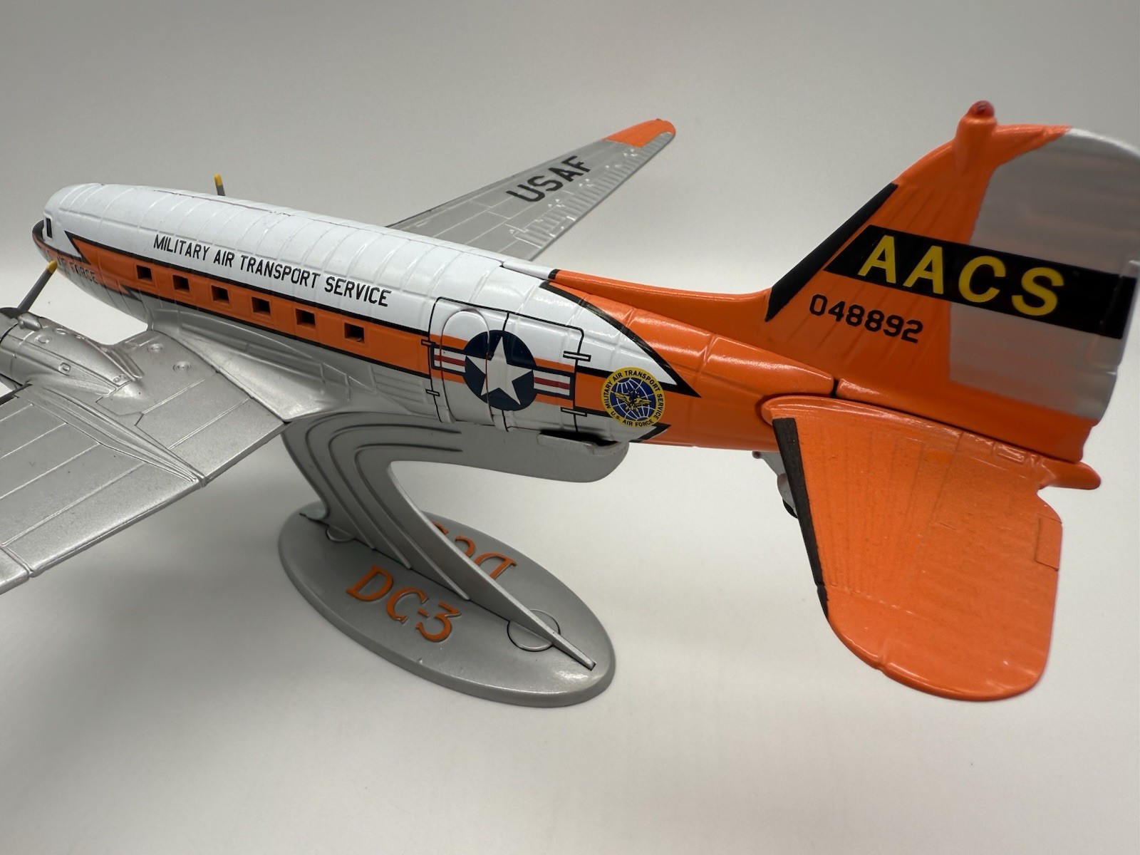 ERTL Douglas DC-3 USAF Airways & Communications Service Diecast Model Airplane