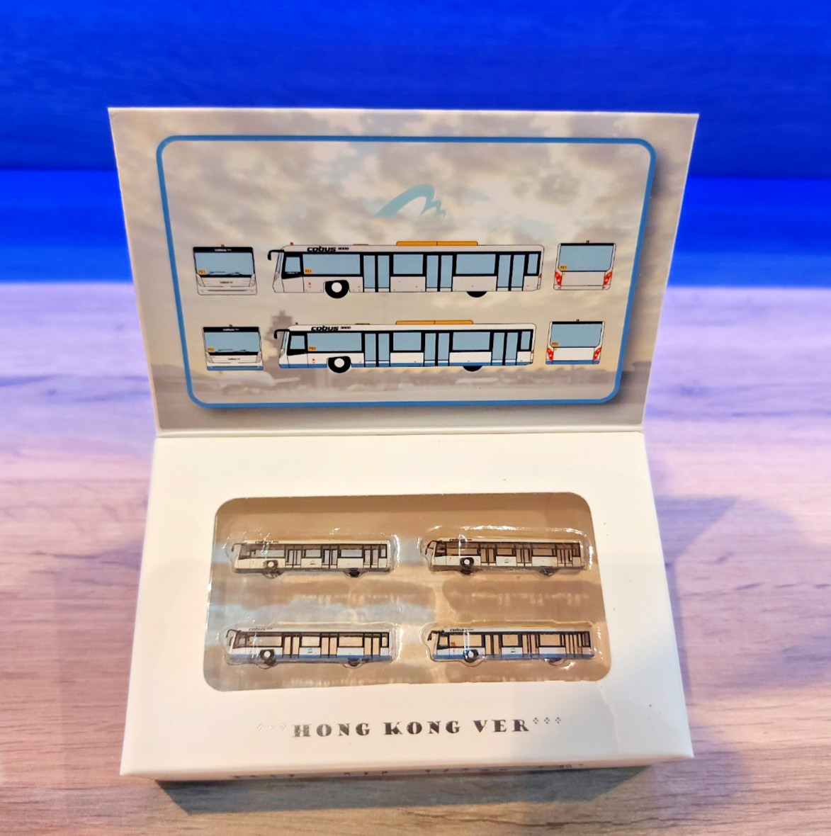 Fantasy Wings AA4002 Hong Kong Cobus 3000 Airport Passenger Bus x4 1:400 Scale