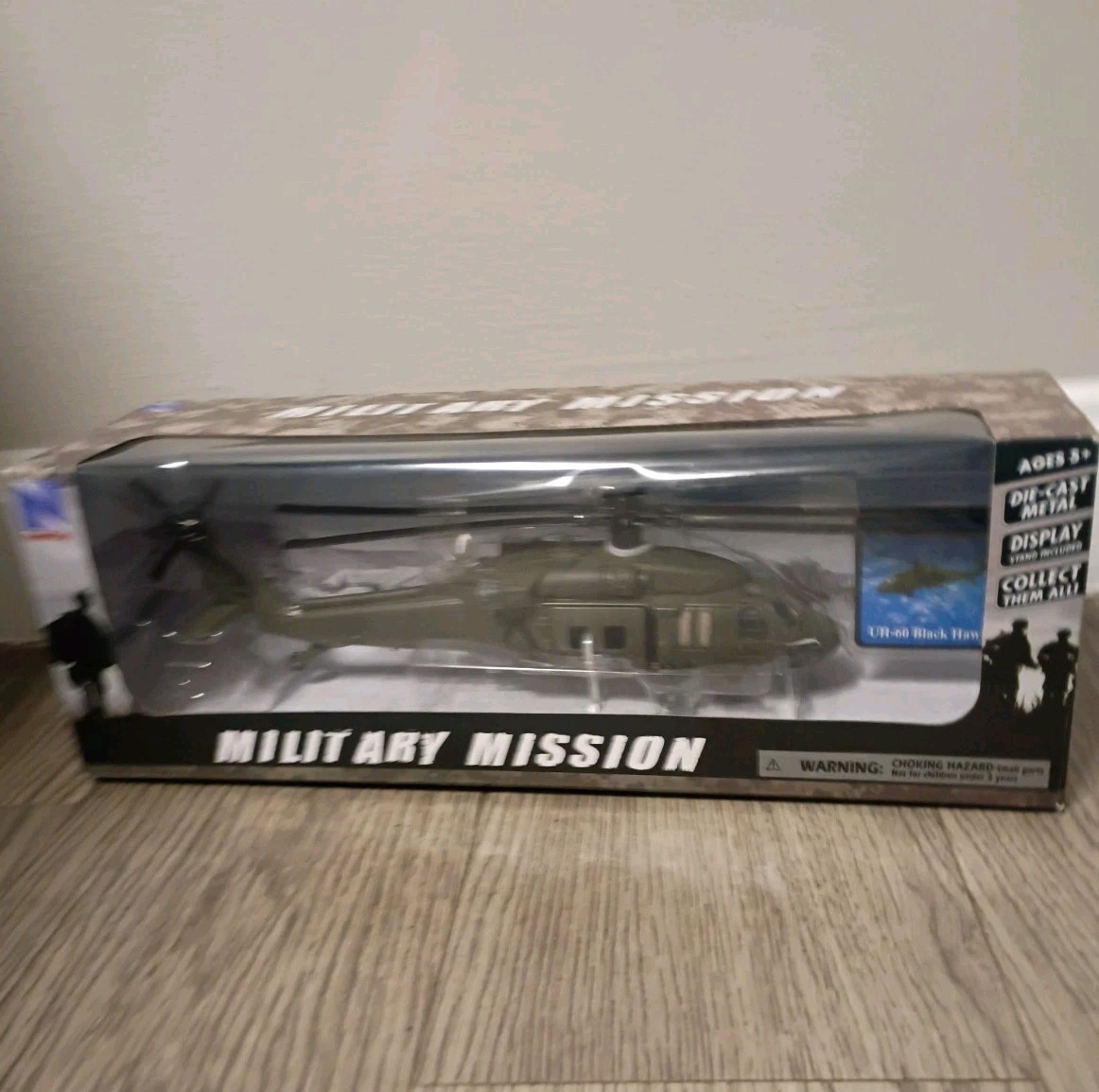Sikorsky UH-60 Black Hawk Helicopter #25563 1:60 Military Mission New-Ray Boeing