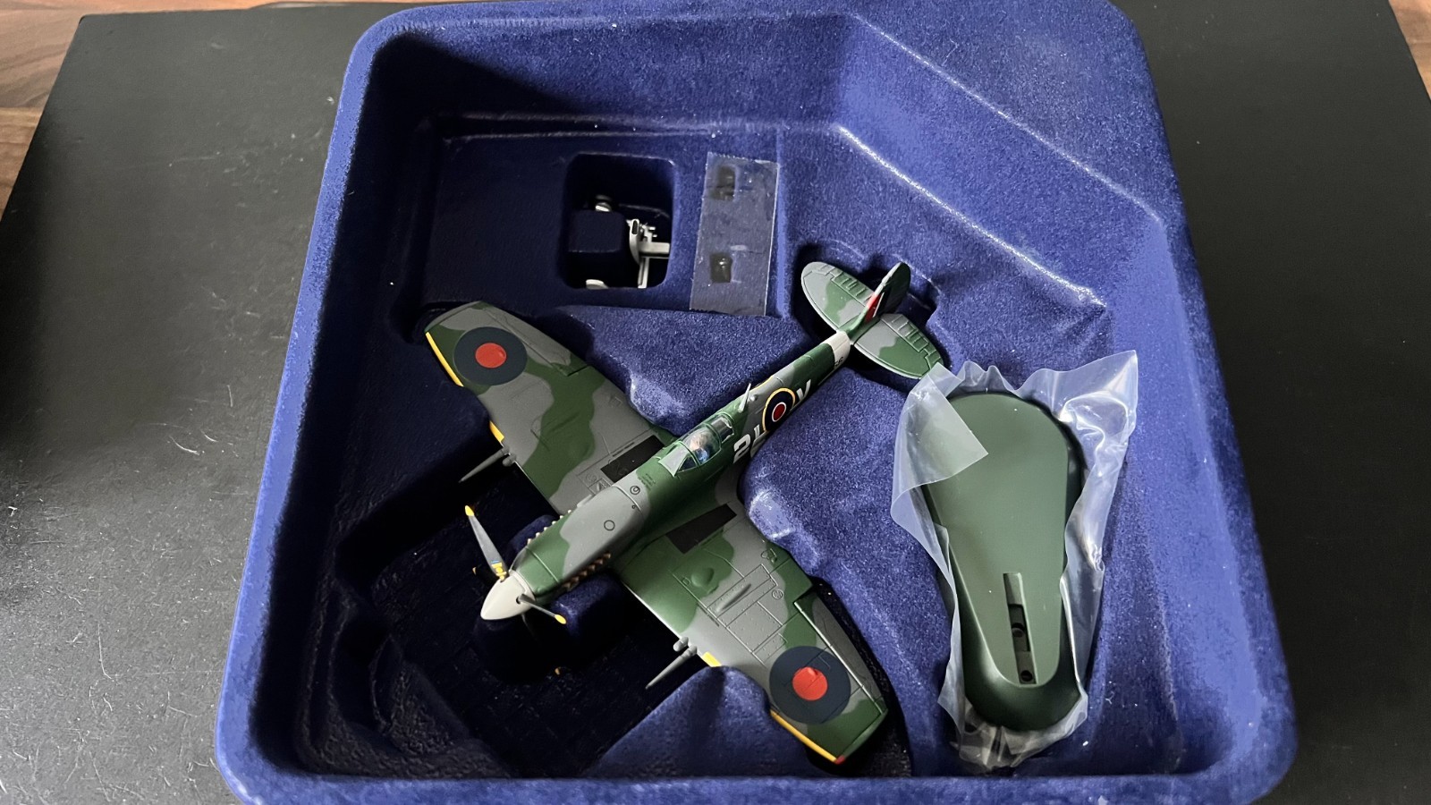 GEMINI ACES GARAF1002 – SPITFIRE MK LFIXe 443 HORNET SQUADRON, COMPLIMENTS CORGI