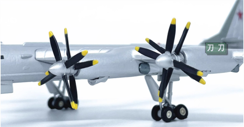 1/200 Scale Tupolev Tu-95 Fighter Model Strategic Bomber Aircraft Models