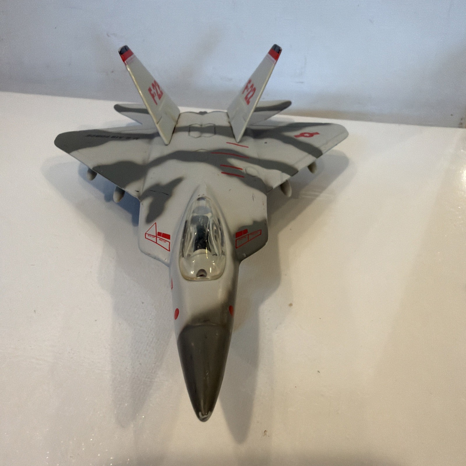 F-22 Raptor Stealth Fighter Jet Aircraft U.S. Air Force 8″ L Pull Back Action