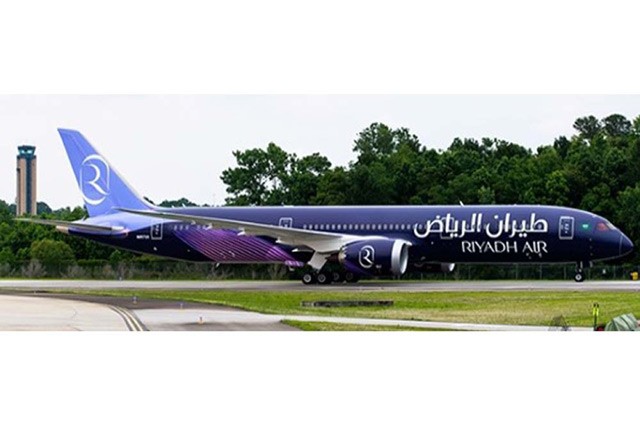 JC4RXI0184 JC Wings 787-9 Dreamliner 1/400 Model N8572C Riyadh Air
