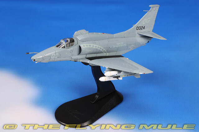Hobby Master 1:72 A-4M Skyhawk USMC VMA-131 Diamondbacks QG00