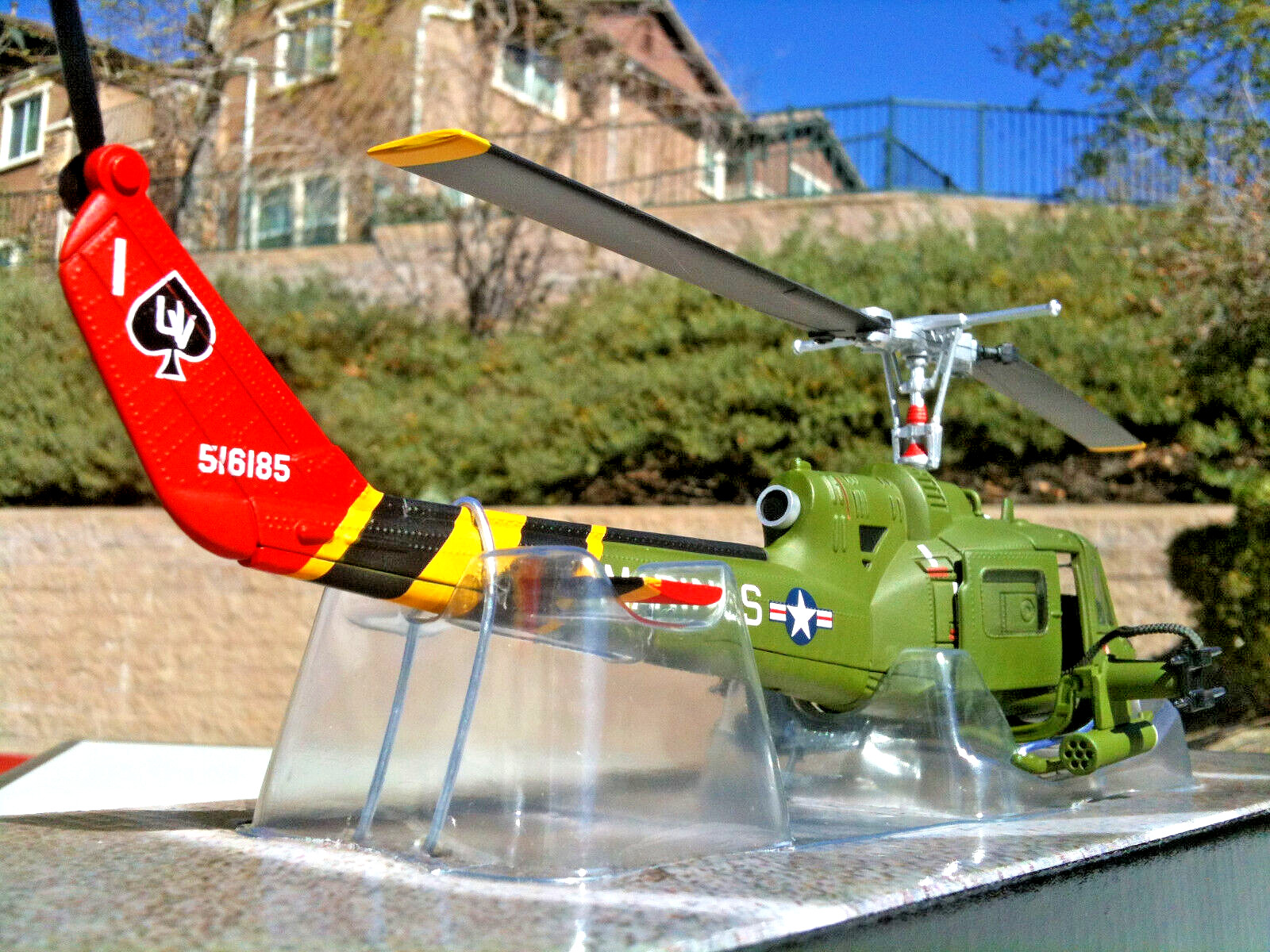Corgi Bell UH-1E Huey Assault Helicopter USMC HMLA-267 Camp Pendelton, CA 1:48