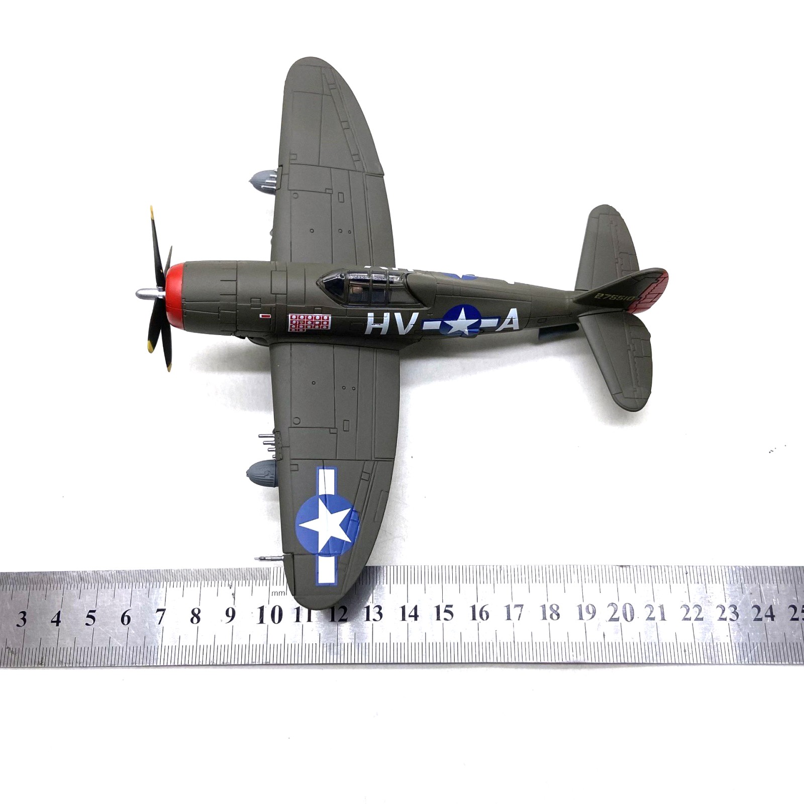 Collector Grade Republic P-47 Model 1/72 WWII Thunderbolt with Display Stand