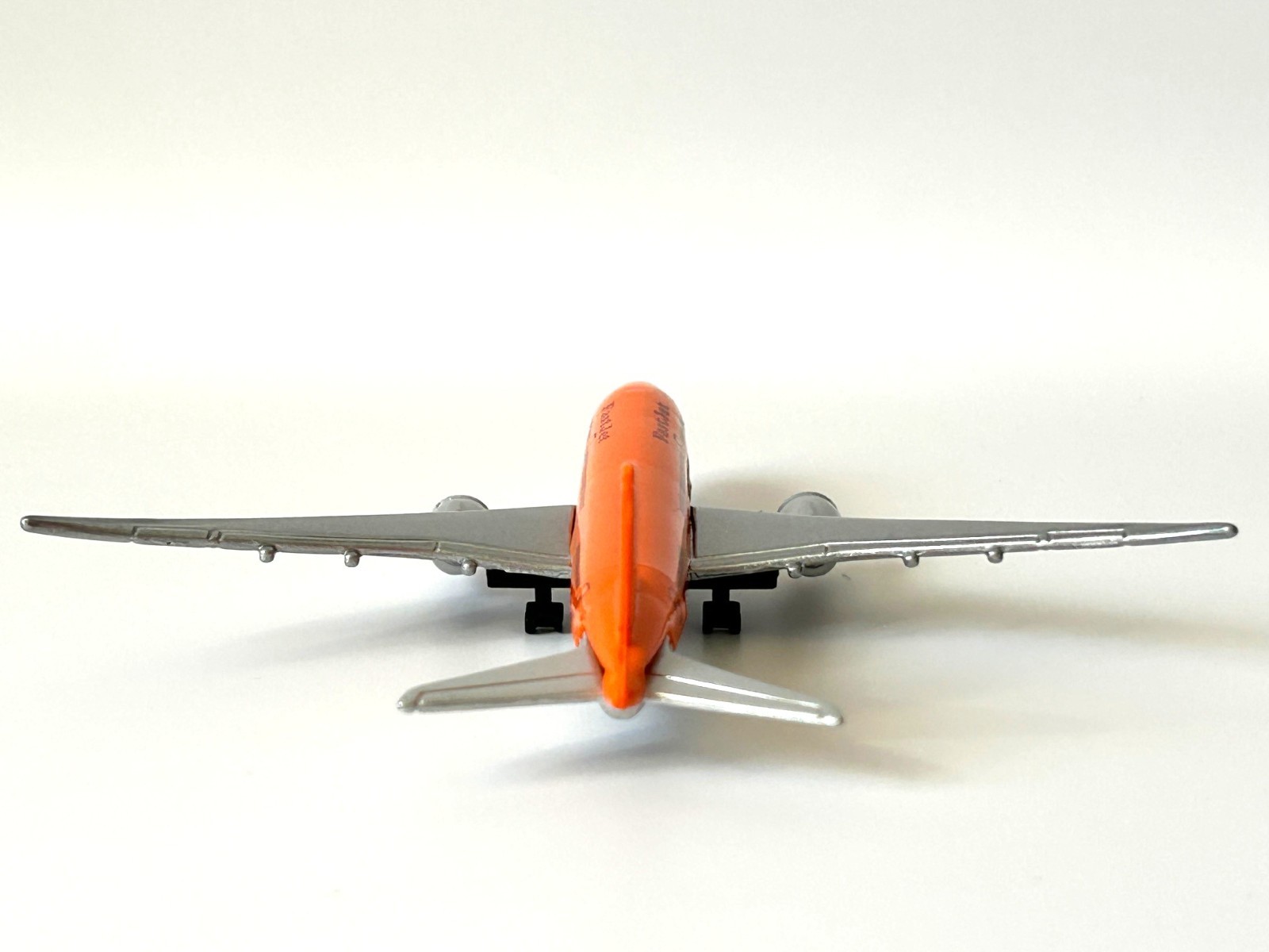 Boeing 787-8 American Plane Airliner Model Toy Orange Diecast 1:500 Scale Maisto
