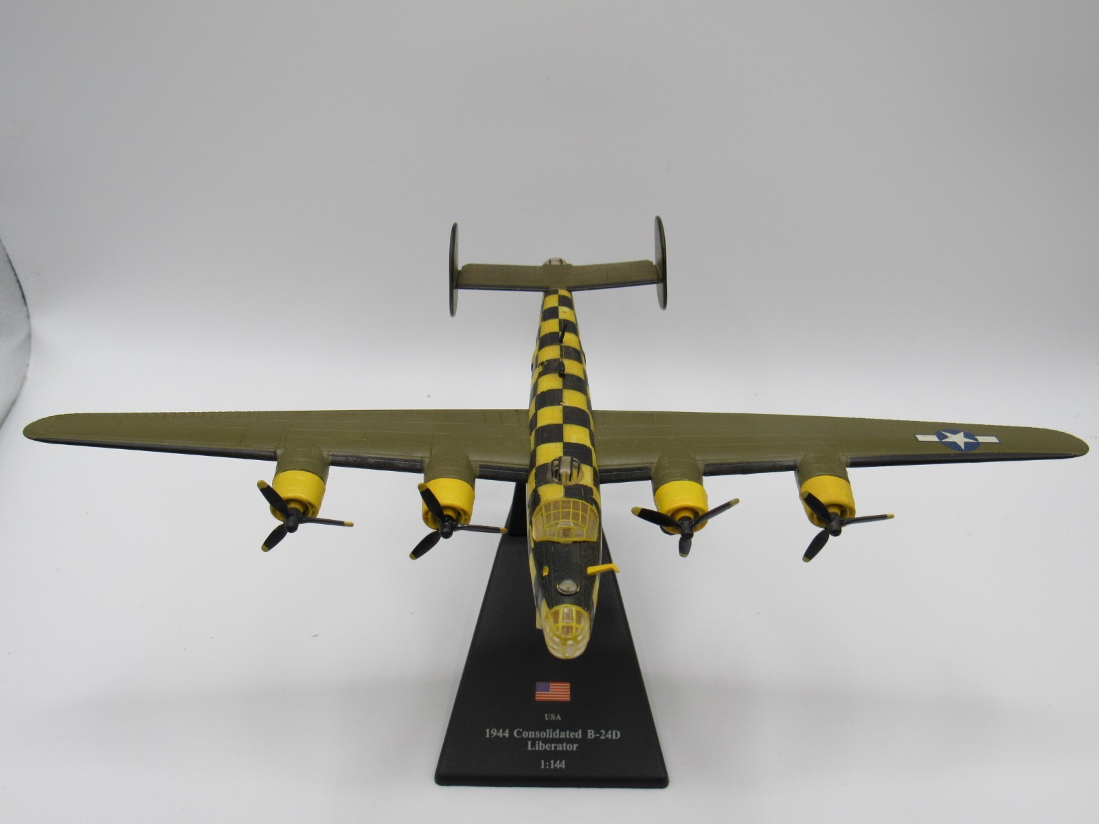 1944 USA Consolidated B-24D Liberator 1:144 Model Plane