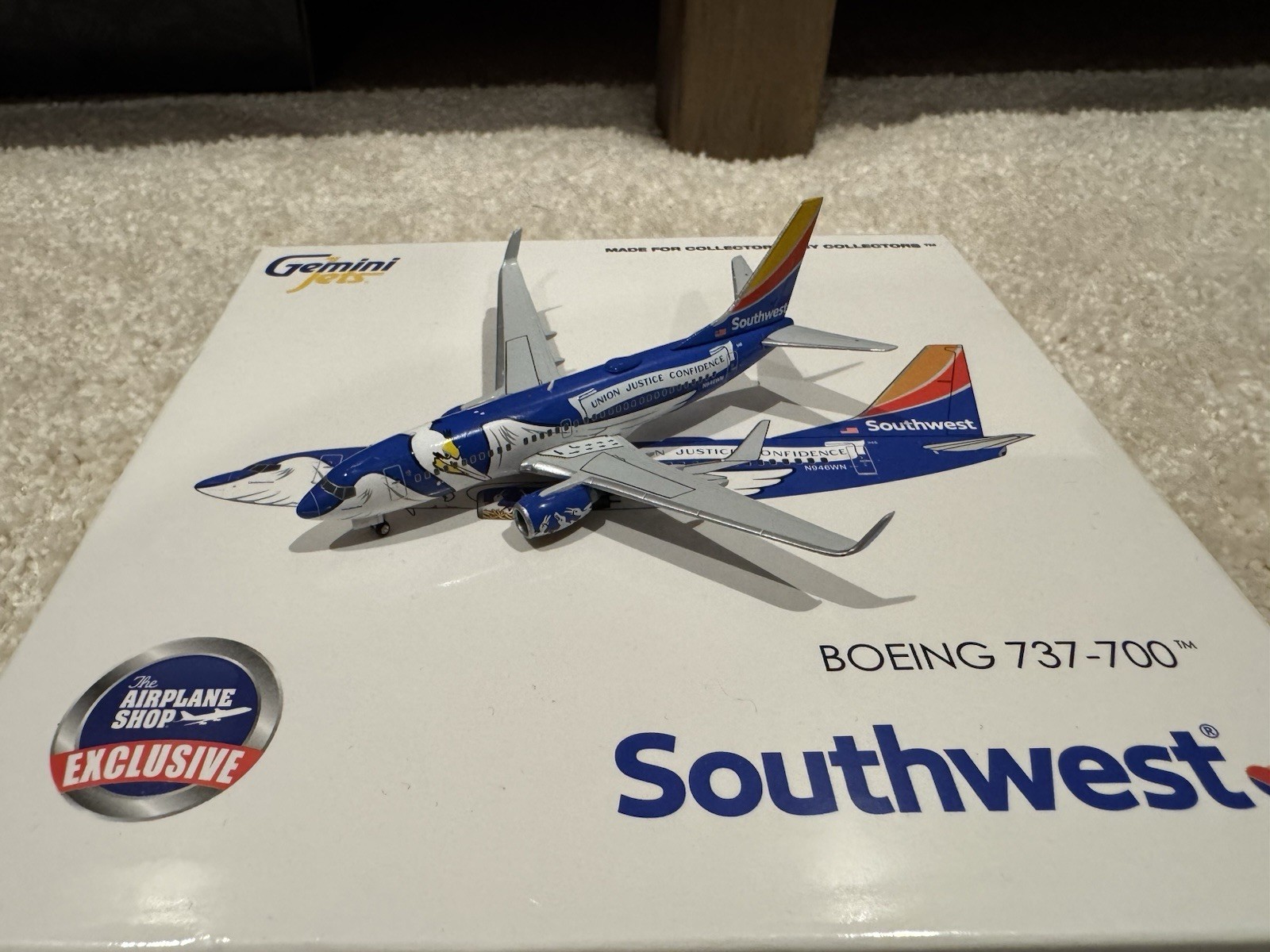 GeminiJets 1:400 Southwest Airlines Boeing 737-700 Louisiana N946WN GJSWA1951